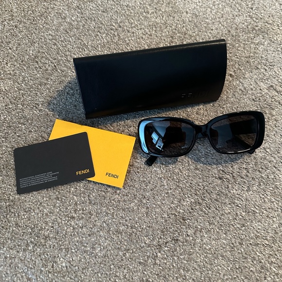 Fendi sunglasses - NWOT - Picture 2 of 5